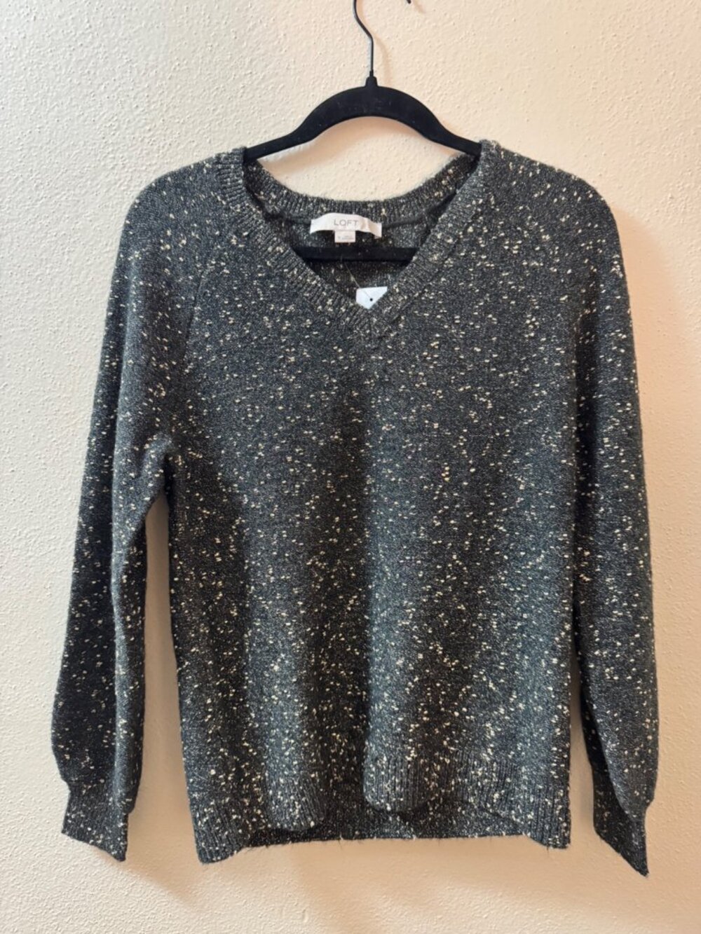 NWT LOFT Textured Speckled Knit V-Neck Sweater Medium Gray